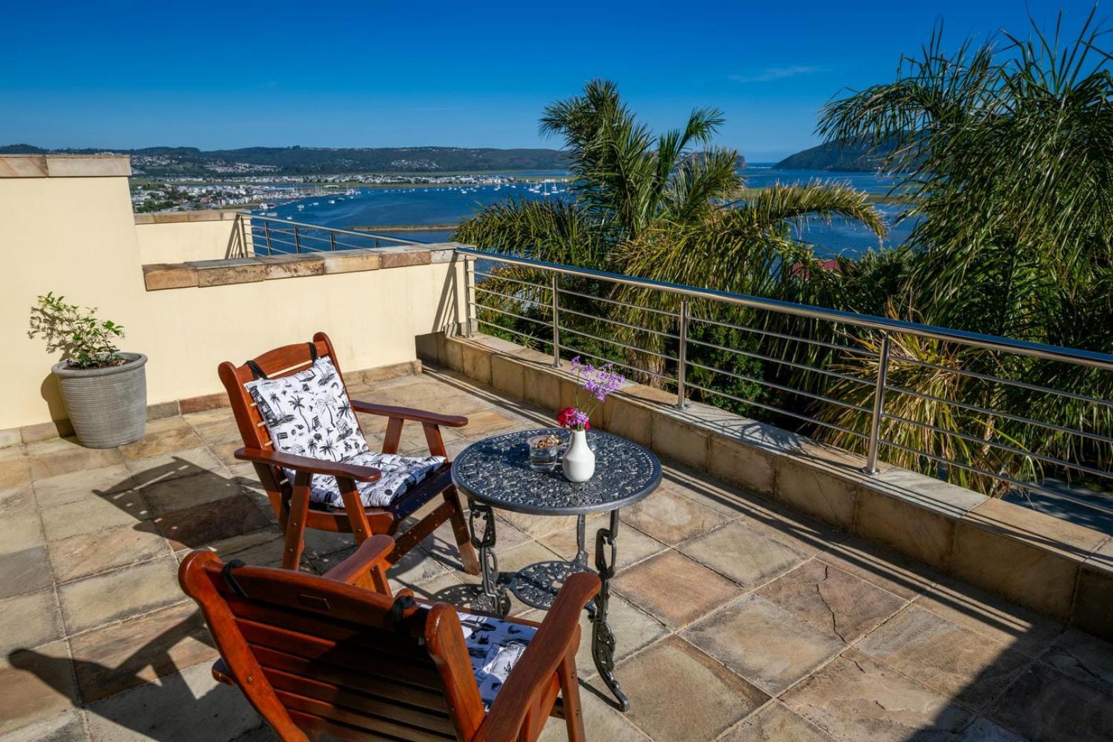 Guest House The Lazy Lion Knysna Ngoại thất bức ảnh