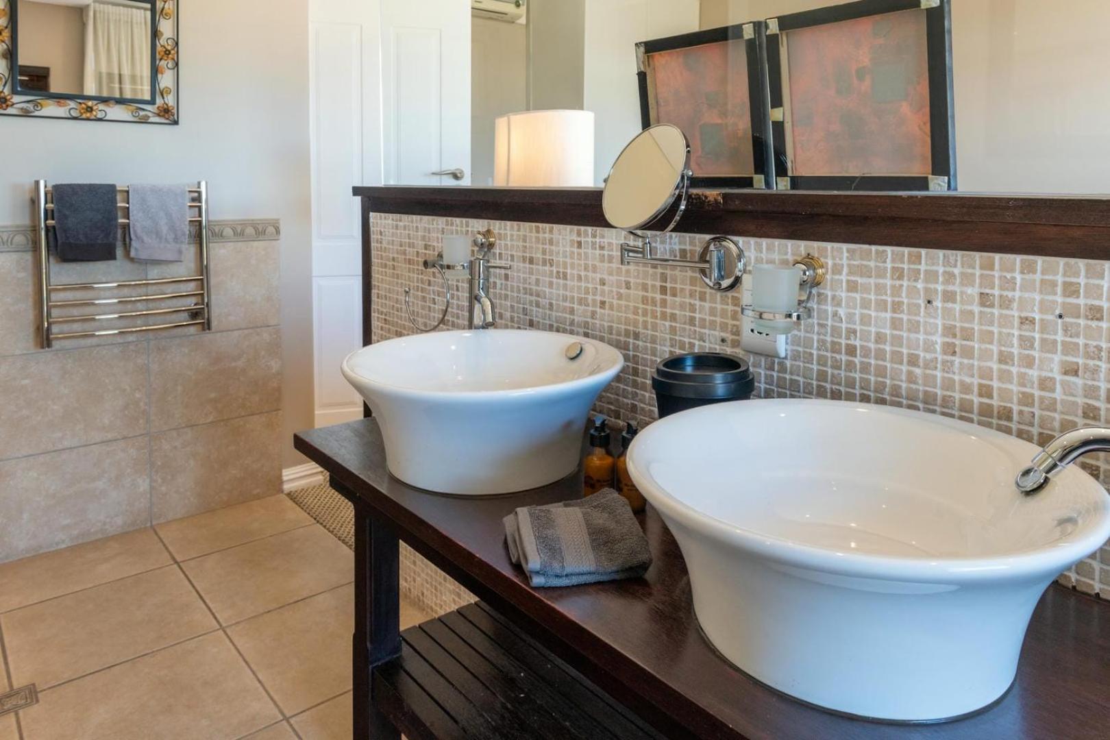 Guest House The Lazy Lion Knysna Ngoại thất bức ảnh
